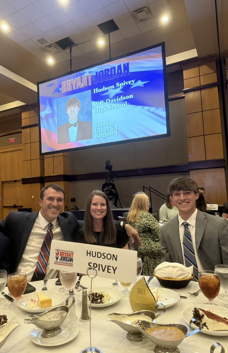 🏆 Congratulations to QB Hudson Spivey on being named the 2025 Bryant-Jordan 7A Scholar Athlete. He is the first winner from Mobile County since 1990! 
#Davidson #WarriorNation