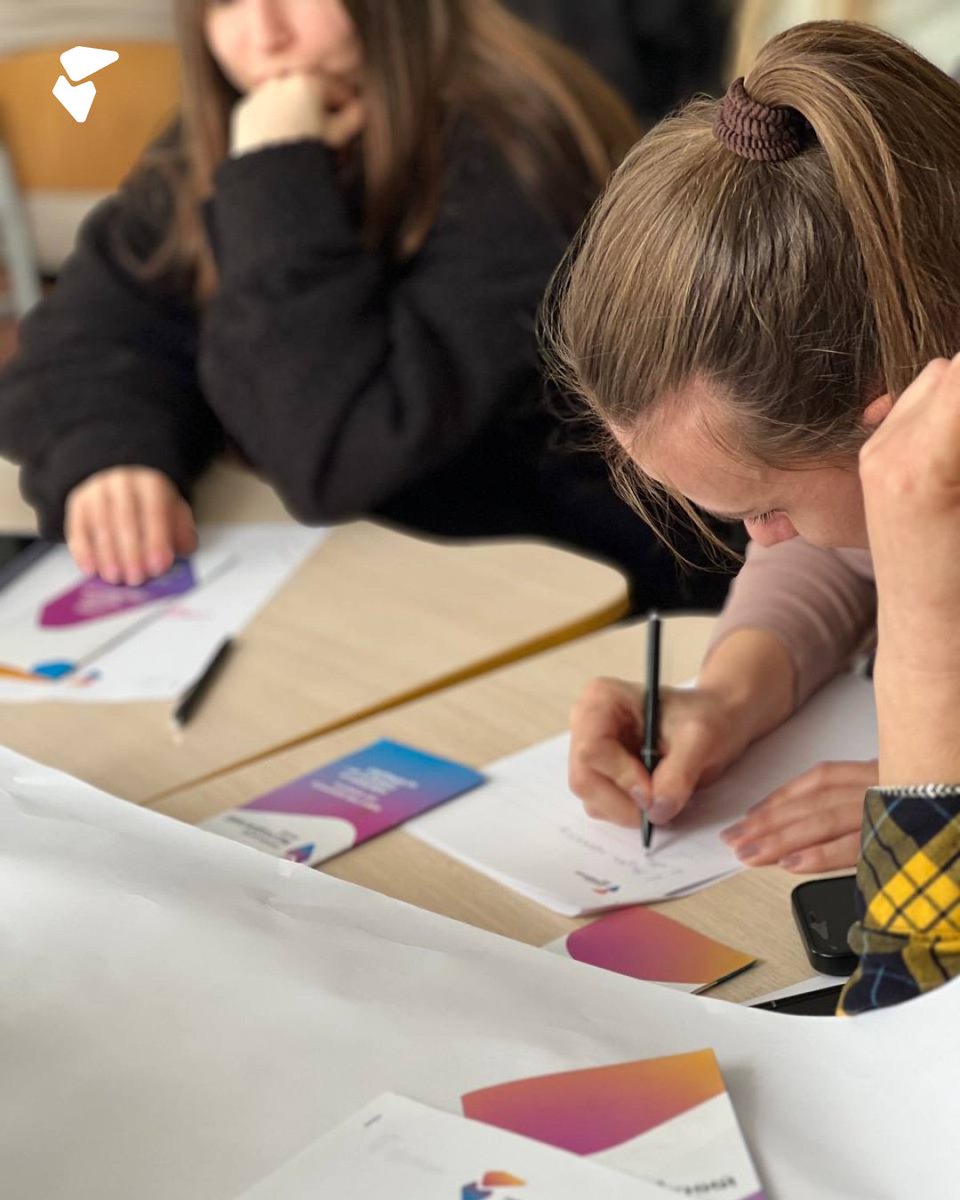 uyf_gov_ua's tweet image. From focused listeners ➡️ to full-blown project writers ✍️
The energy? Real.
The flipchart? Almost full.
The deadline? Always closer than you think.
When a classroom turns into a strategy zone — you know it’s serious 🚀
#grantgoals #teambrainstorm #projectenergy #fromideastoplan