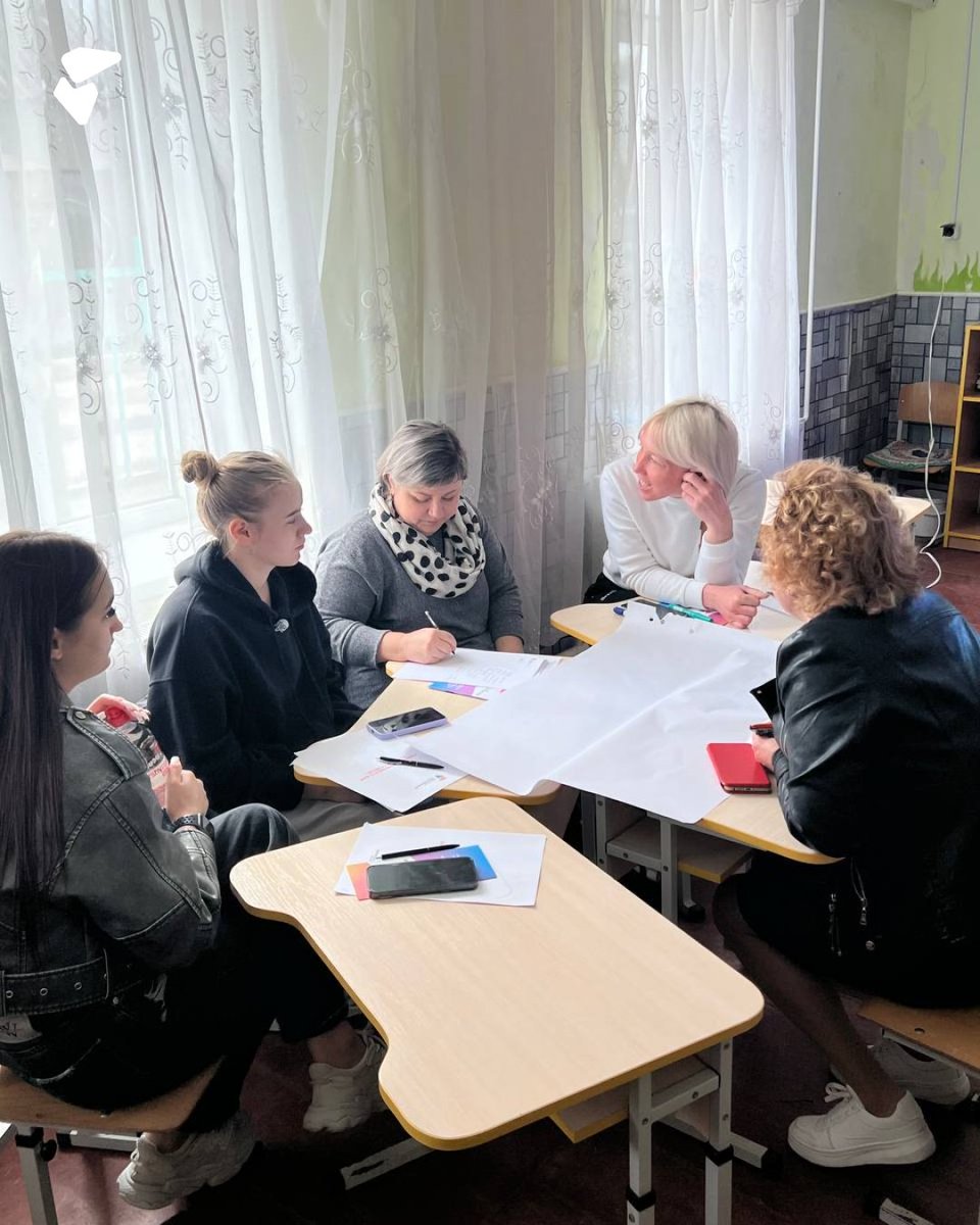 uyf_gov_ua's tweet image. From focused listeners ➡️ to full-blown project writers ✍️
The energy? Real.
The flipchart? Almost full.
The deadline? Always closer than you think.
When a classroom turns into a strategy zone — you know it’s serious 🚀
#grantgoals #teambrainstorm #projectenergy #fromideastoplan