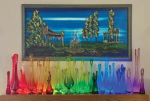 🌈✨ Groovy curves ahead! Swung vases, with their stretched silhouettes and bold colors, are a Mid-Century Modern must-have. Discover why collectors are falling head over heels (again). #vintageglass #swungvases #midcenturymodern #thehobby

kovels.com/news-news-news…