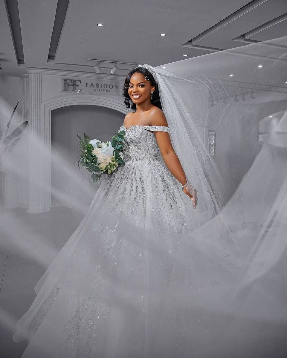 Bonafide_ats's tweet photo. Comment if you know you will rock this wedding gown 
#CEBEX #Jin_Echo  #UNIS  #OneBangkokOneLagoonxBILLKIN  #ต้าห์อู๋ออฟโรด  #EleccionesEcuador2025 https://t.co/HrzHdeLhCx
