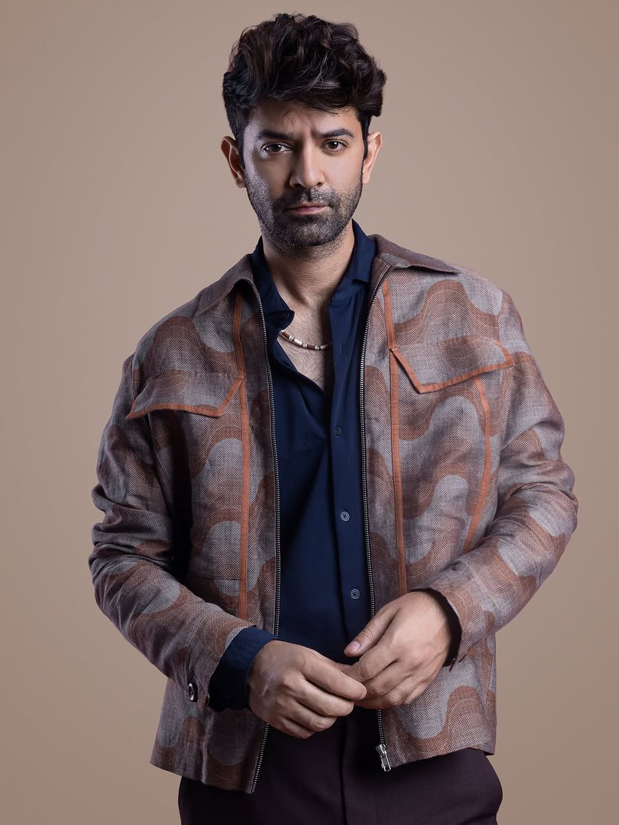 nazarovasd5's tweet photo. New photo #BarunSobti ♥️😍🔥🔥🔥
Ig post @BarunSobtiSays 🤎✨
#cameraready #simplefits https://t.co/kQiJam3hgH