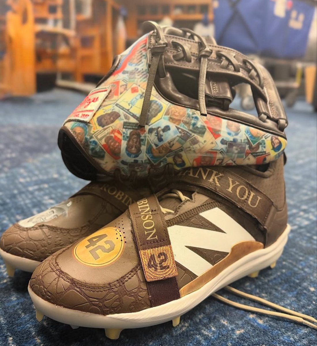 Francisco Lindor is going all-out with the Jackie Robinson Day gear

(via lindor12bc/IG)