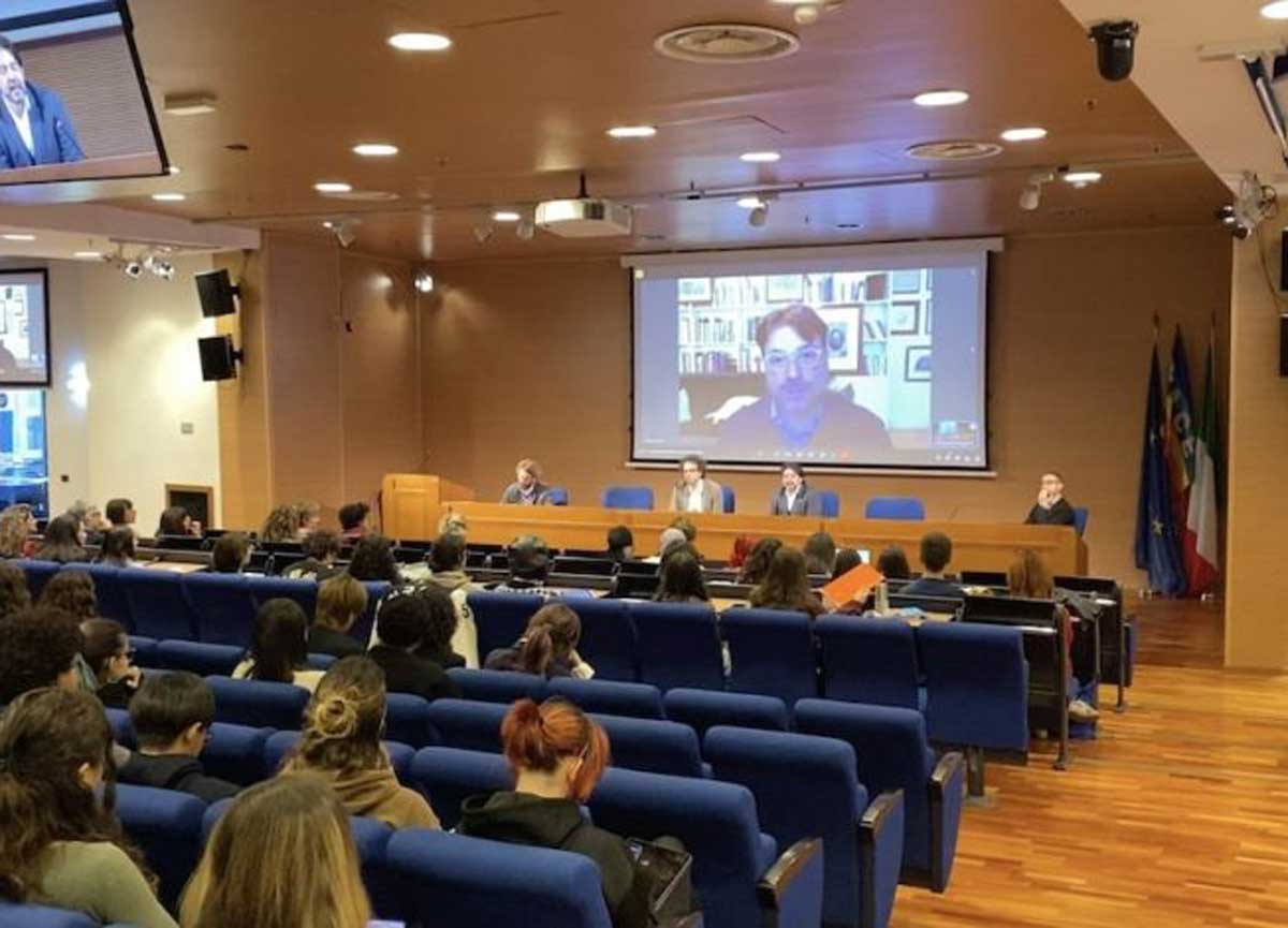 Tomaso Montanari e l'Università per stranieri: in 5 anni iscritti in calo del 26%. Una macchina mangia-denaro
…w-affaritaliani-it.cdn.ampproject.org/c/s/www.affari…