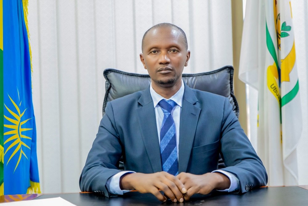 🚨AMAKURU MASHYA🚨

Inama Njyanama y'Akarere ka Nyanza yahagaritse Ntazinda Erasme wayoboraga aka Karere kuva mu 2016.

Itangazo ryayo rivuga ko Ntazinda yahagaritswe kubera kutuzuza inshingano uko bikwiye. #RBAAmakuru