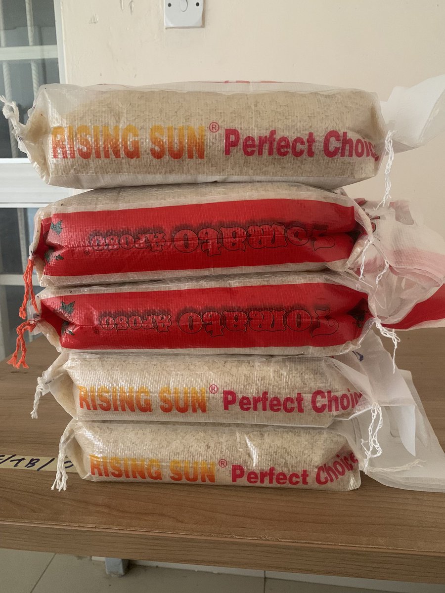 chemilly20's tweet photo. Easter giveaway 💃💃💃💃💃 is here for christian 

@Timiglow wants to buy our 10kg of Rice for 25 people 

Say a prayer for our sponsor 
follow him and repost

#Tweetingintoexistence

#OluwaisInvolve

Location :IBADAN https://t.co/OOXWRuJgg2