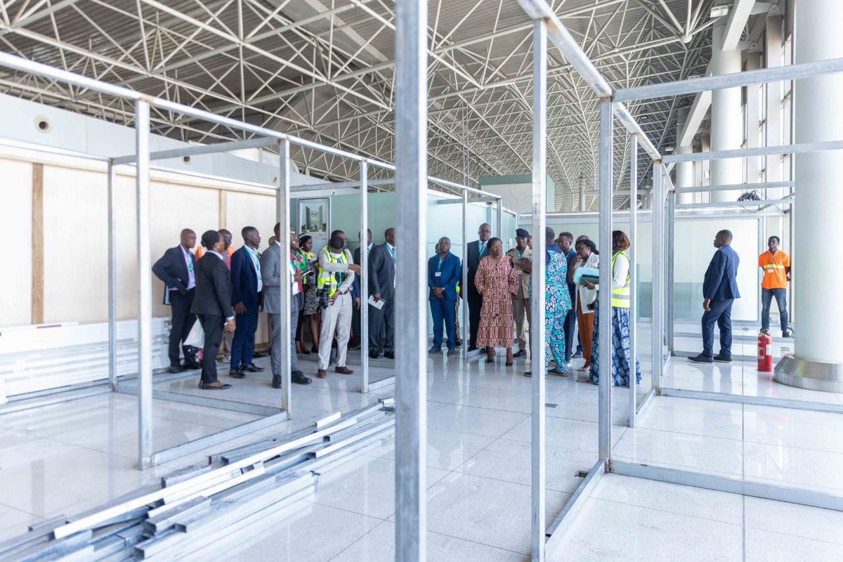 Lors de ma visite ce jour à l’Aéroport International Gnassingbé Eyadema, j’ai pu constater la bonne avancée des travaux qui y sont effectués (extension parking, extension du terminal etc..).
Ces aménagements et les investissements à venir traduisent la volonté affirmée du PR FEG