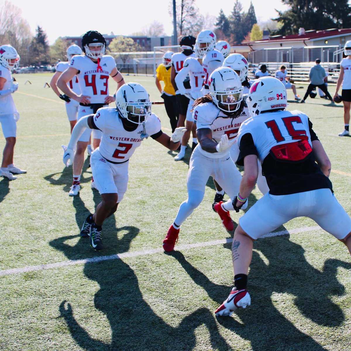 WOU_FB's tweet image. Sunshine + Hard Work✅

#GoWolves  |  #LeadThePack
