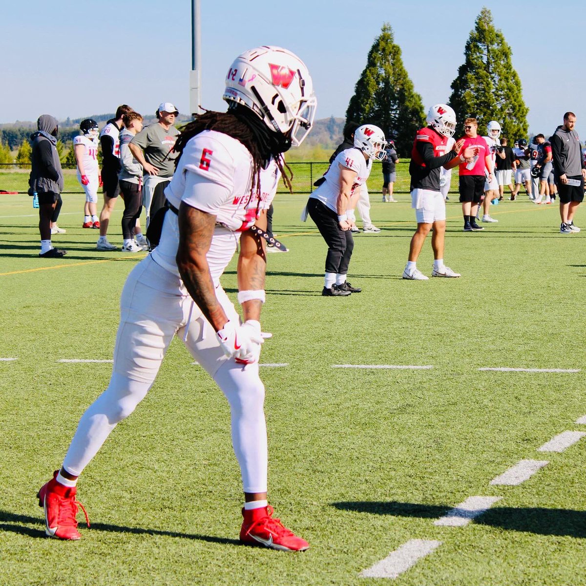 WOU_FB's tweet image. Sunshine + Hard Work✅

#GoWolves  |  #LeadThePack