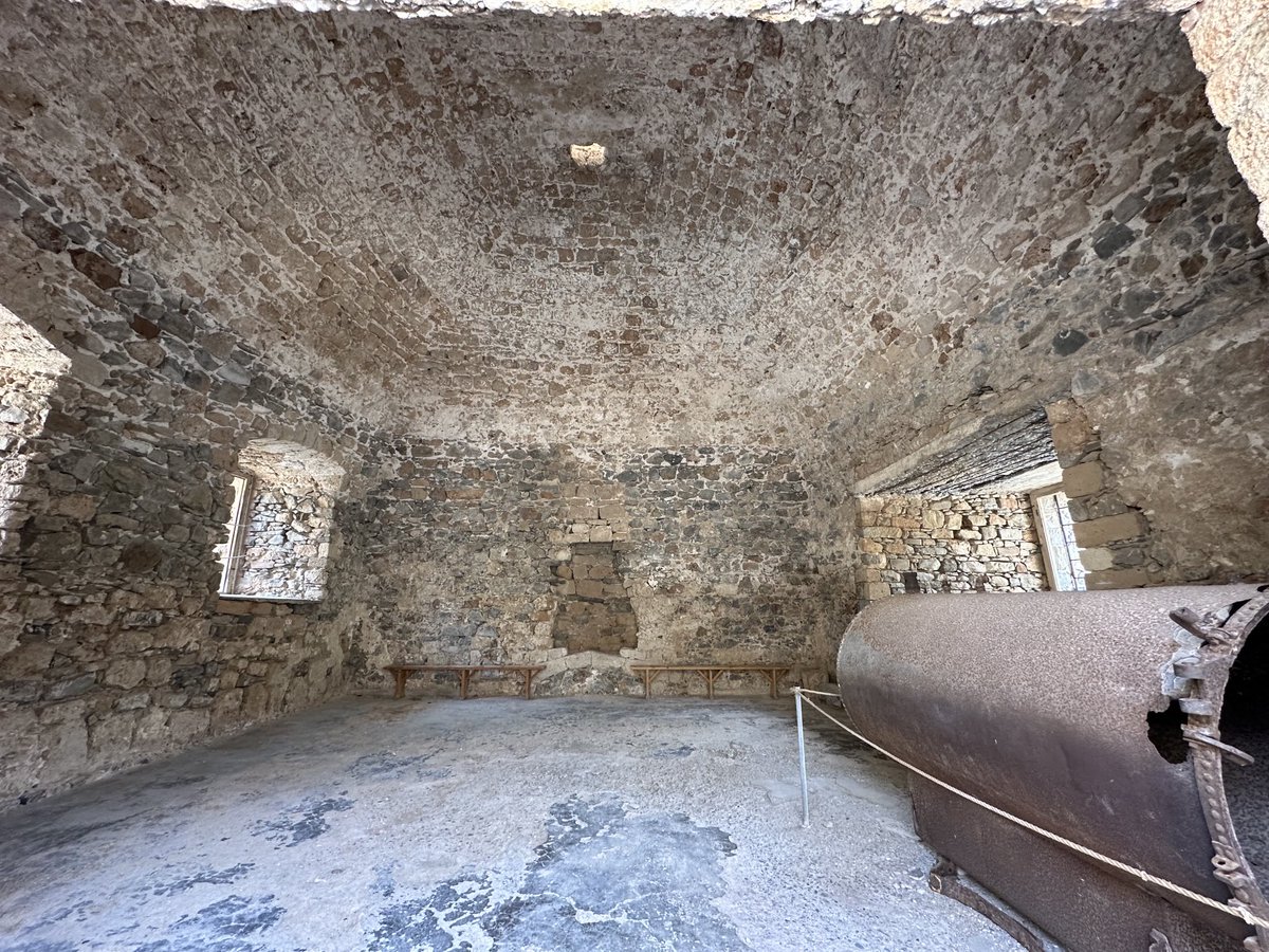 ENortonHistory's tweet image. The gate through which Greece’s lepers entered the Spinalonga Island leper colony from 1904 until 1957. Once inside, they were disinfected in the room shown in the second photo before fully joining the colony #leprosy #lepercolony #spinalonga #crete