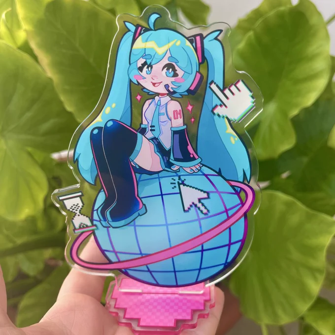 Last days to get any of my keychains or prints before closing the store until summer! You can use SPRINGSAL3 for a 15% off in your order!Shares are really appreciated #Vocaloid #MHWilds 