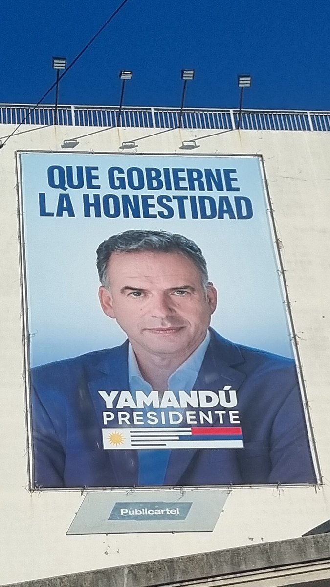 QUE GOBIERNE LA HONESTIDAD:

- La Ministra de Vivienda tiene su propia vivienda en negro.
- El Ministro del Interior no da la cara y admitió no tener plan de seguridad hasta 2026.
- Un Ministro de Trabajo que nunca trabajó.
- Mario Layera como Director de la Secretaría de
