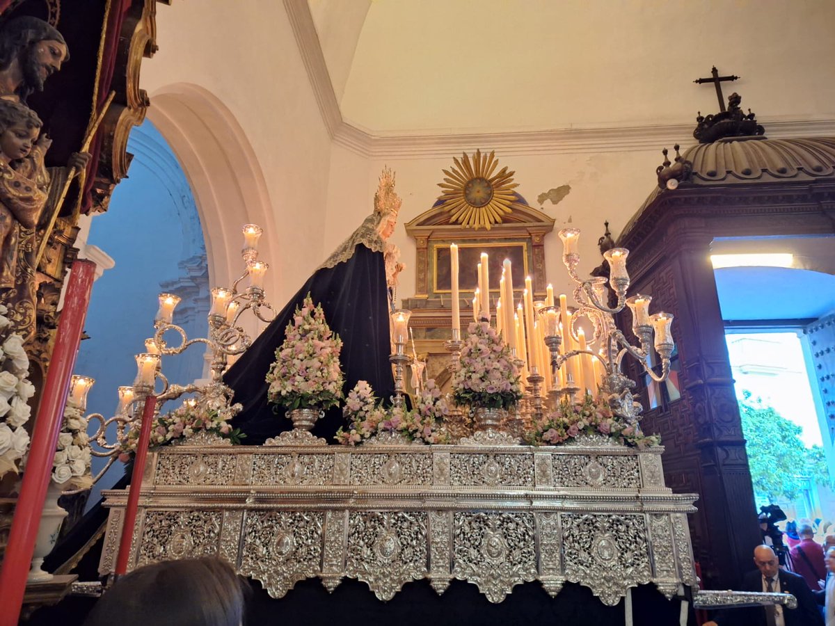 MentideroCofrad's tweet photo. No he podido entrar en San Pablo pero sí en San Francisco para ver las Imágenes de @CaidoCadiz. Es la primera vez en historia que se quedan sin salir a la calle. Un abrazo muy grande para ellos y para los de @EcceHomoCadiz https://t.co/YOLt5FuUlL