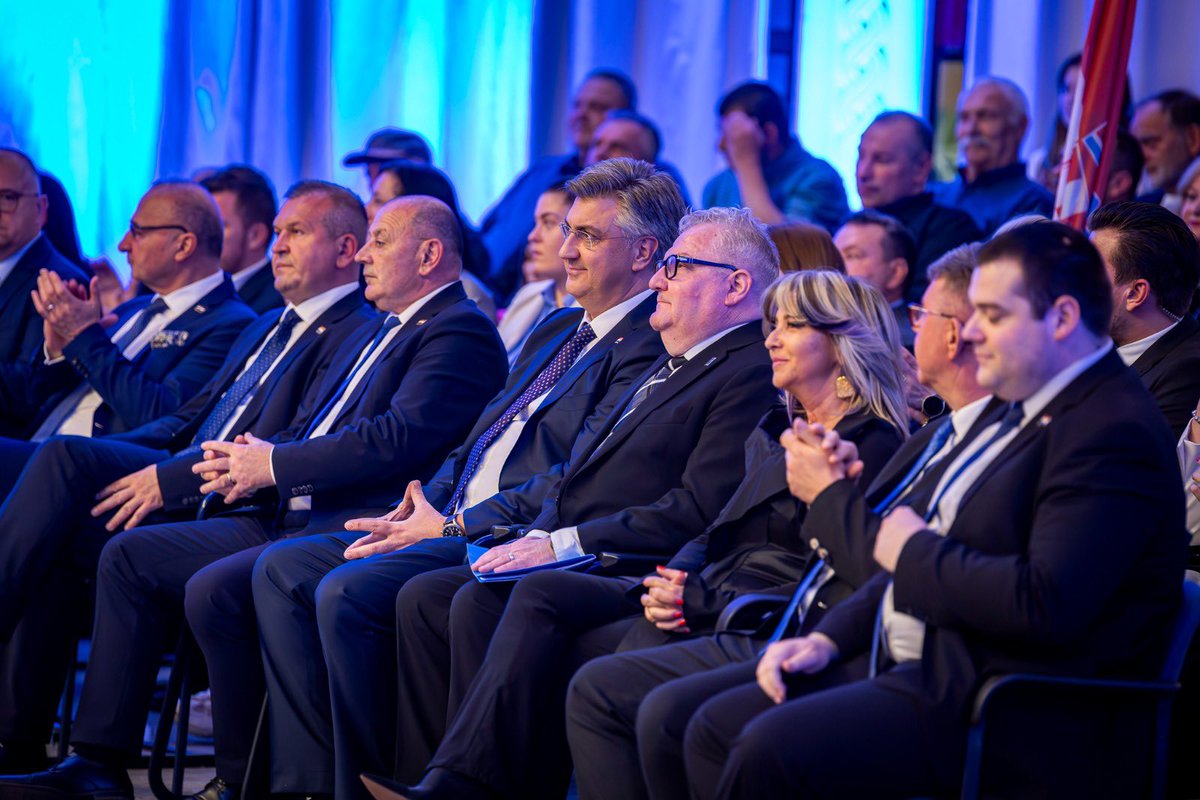 AndrejPlenkovic's tweet image. U Čakovcu obilježavamo 35 godina @HDZ_HR u Međimurskoj županiji.
✅Prihodi Međimurske županije od poreza na dohodak trostruko su veći u odnosu na 2017. zahvaljujući politici fiskalne decentralizacije @VladaRH. 

➡️Na lokalnim izborima dajemo podršku kandidatkinji #HNS Karolini
