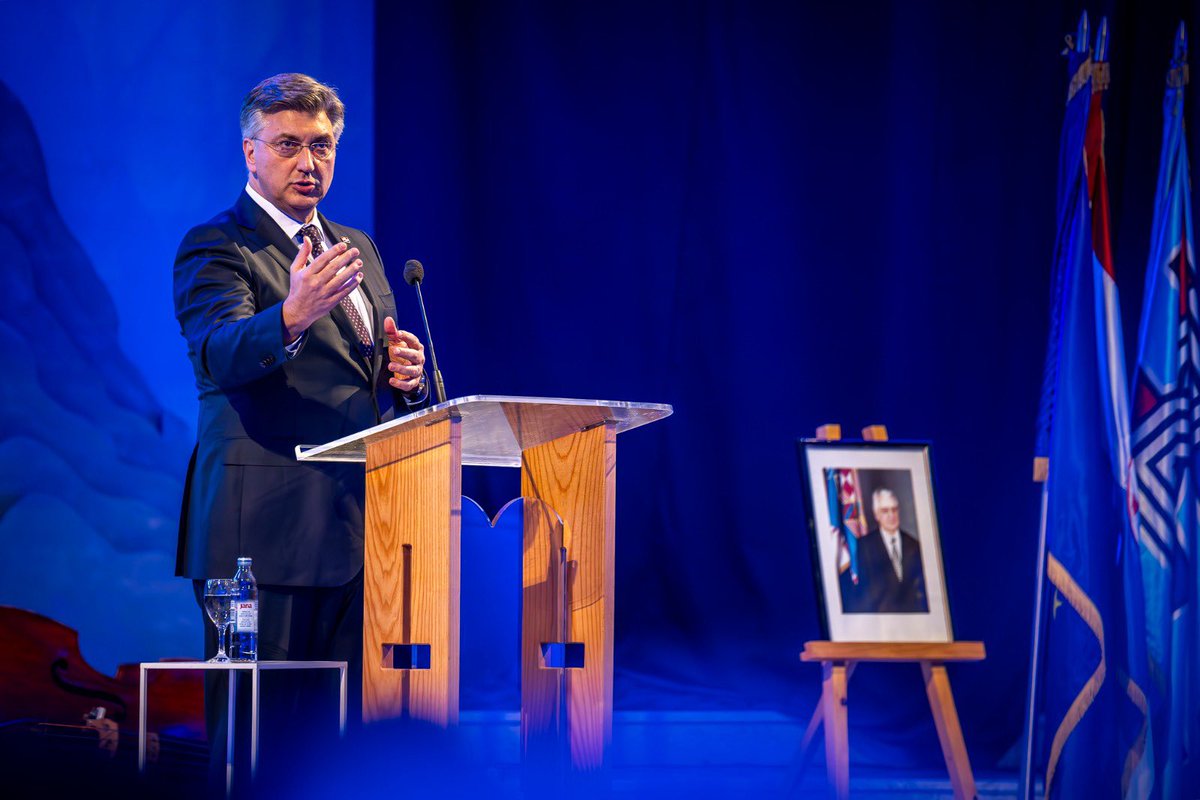 AndrejPlenkovic's tweet image. U Čakovcu obilježavamo 35 godina @HDZ_HR u Međimurskoj županiji.
✅Prihodi Međimurske županije od poreza na dohodak trostruko su veći u odnosu na 2017. zahvaljujući politici fiskalne decentralizacije @VladaRH. 

➡️Na lokalnim izborima dajemo podršku kandidatkinji #HNS Karolini