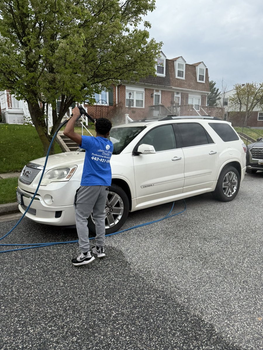 AbsolutelyLlc's tweet image. Look at the shine on this Denali after our #fulldetail package! 🚙🚿🛁🧴🪣🧽🧼🪥🧹💪🤩👍💯 #mobiledetailing #bringingautomotiveperfectiontoyou
