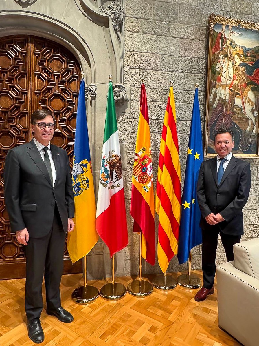 Pablo Lemus Navarro (@pablolemusn) on Twitter photo Durante nuestra gira de trabajo por Barcelona, también tuvimos el gusto de conocer a <a href="/salvadorilla/">Salvador Illa Roca</a>, presidente de la Generalitat de Cataluña <a href="/gencat/">Generalitat de Catalunya</a>.
Barcelona y Jalisco tienen la oportunidad de construir alianzas empresariales, atraer inversiones y detonar industrias Durante nuestra gira de trabajo por Barcelona, también tuvimos el gusto de conocer a <a href="/salvadorilla/">Salvador Illa Roca</a>, presidente de la Generalitat de Cataluña <a href="/gencat/">Generalitat de Catalunya</a>.
Barcelona y Jalisco tienen la oportunidad de construir alianzas empresariales, atraer inversiones y detonar industrias