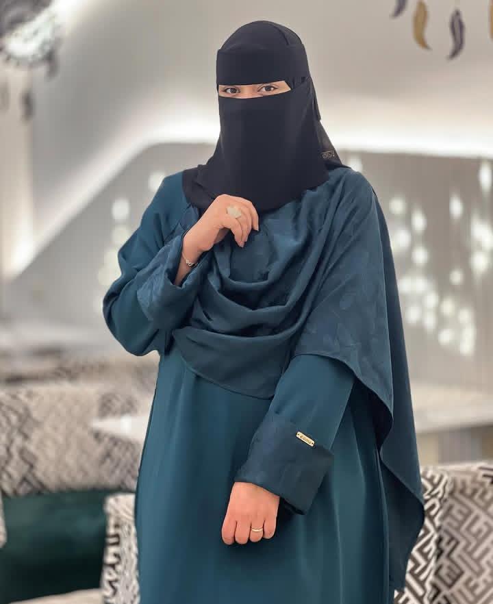 لكن أصدق ما قيل عن طول الليالي قول أحدهم: 

إنَّ اللياليَ للأنامِ عطيّةٌ
تُطْوى وتُنْشر بينها الأعمارُ

فقِصارُهُنّ مع الهمومِ طويلةٌ
وطِوالهنّ مع السّرورِ قصارُ!

#فعاليات 
#الكويت