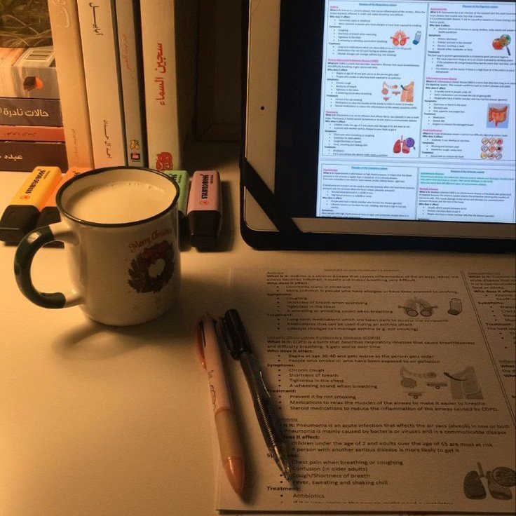 livieonmed's tweet image. #studytwt #study #studytwtbr 

— 2006;
— vestibulanda de medicina 🩺;
— foco no enem &amp;amp; ufsm;
— academia, estudos, livros, series, música, lifestyle. 💌

↻/♡ = moots