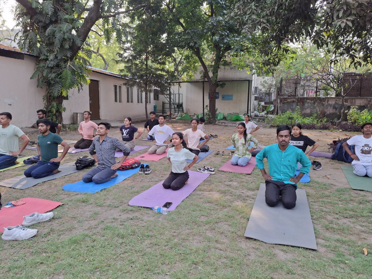 nss_andc_'s tweet photo. NSS ANDC organized a refreshing yoga session promoting physical well-being, mindfulness, and a healthy lifestyle. Breathe in calm, breathe out stress!

@NssrdD @ConnectingNss @EduMinOfIndia
@narendramodi @YASMinistry
@myogiadityanath
@CMODelhi
@ANDCollegeDU https://t.co/Pgu1ObWspX