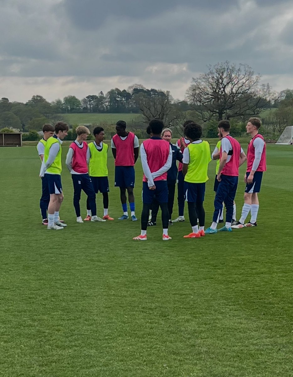 CoachMikeS1978's tweet image. Who was your greatest teacher? Those fortunate to have gone through a coaching education  that involved Dick Bate &amp;amp; many more would have been fortunate to have been taught by Stewart Hall. Absolute masterclass two days of learning again from this legend @BCFCAcademy