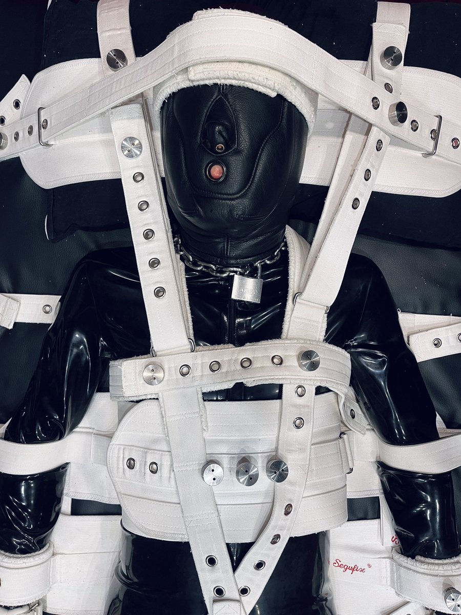 After some time to reflect in
the cell,  <a href="/MummifiedBoy_/">MummifiedBoy 🔜 XGear, Darklands 2025, Folsom 2025</a> was transferred into #segufix . Secured, hooded and dressed in full #rubber, the #rubbergimp could do nothing but endure.

RT if you would take his place.

#bondage #gaybondage #gayrubber #latex #restraints