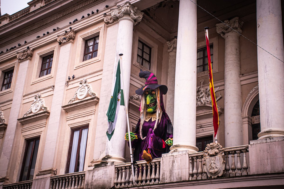 mediacitymod's tweet image. The city of Cadiz is famous for its seriously fun carnival that sees vibrant street parties enjoyed with a great sense of humour.

postcardsfromamancunian.blogspot.com/2025/04/here-c…

#Seville #Spain #Andalucía #Travel #blog #photography #travelblogger #Cadiz #Cordoba