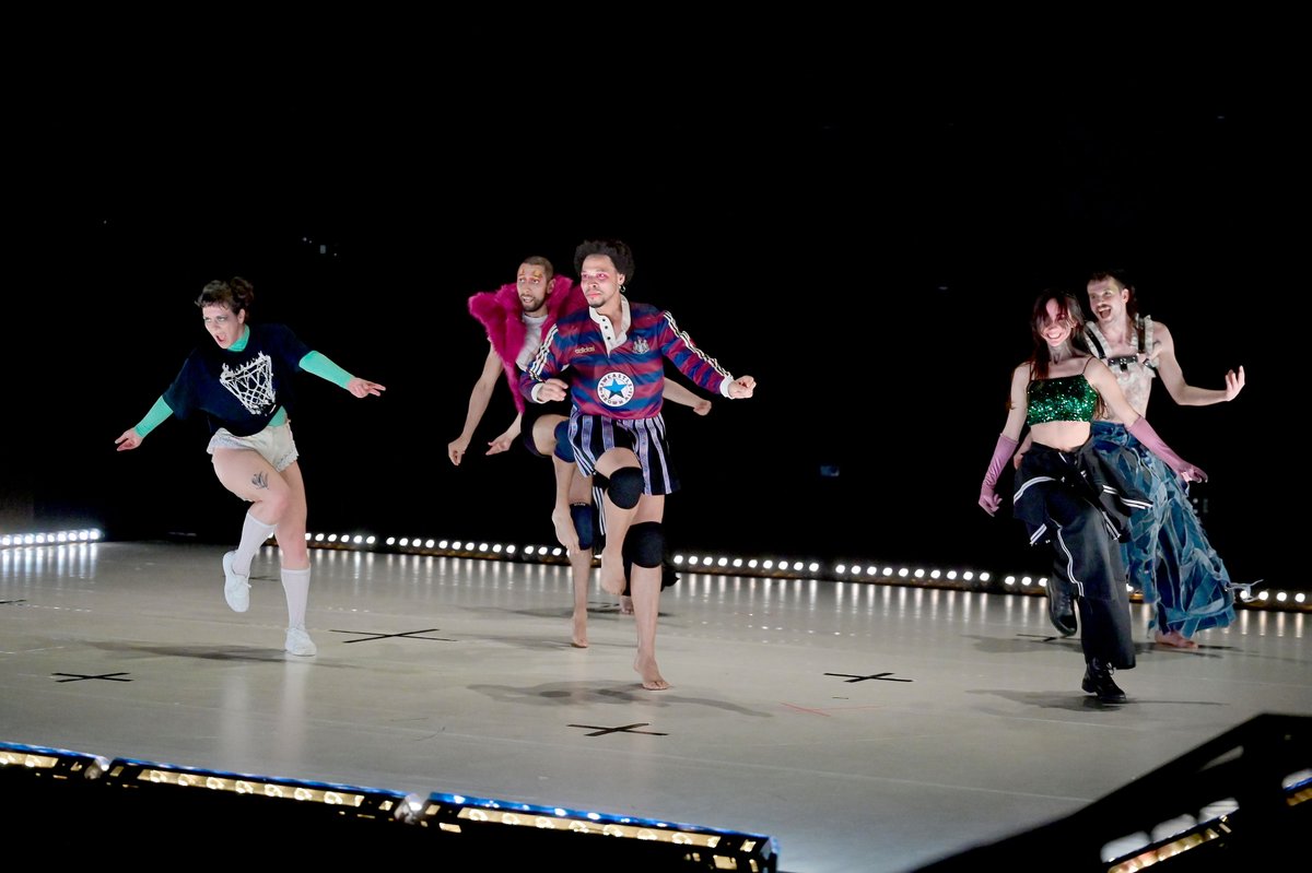 Poliana Lima 🍀The Common Ground 🌸

🌱  Cada un amb una herència cultural específica i amb trajectòries artístiques multiculturals...

❁ <a href="/LaMutant_/">La Mutant</a> ❁

#DansaValència25 🖤 #SomniInsinuat 🖤 #SpanishDancePlatform