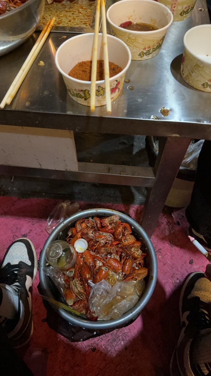 这个小龙虾啃的我……嗯。嗯。