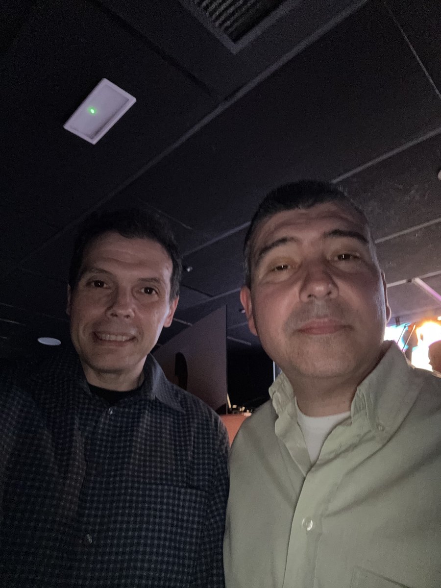 OldschoolMolins's tweet photo. Con mi amigo Joan en el Tardeo Recordando los 70s 80s 90s organizado por @LongPlay80s y DJ Rafa Quintero, celebrado en La Fira Casanova el pasado sábado 12 de abril 📸🥳🙌🏻🔊
#tardeo #recordandolos70s80s90s #longplay80 #lafiracasanova #barcelona #djrafaquintero #foreveryoung https://t.co/gtJL0ePjTC