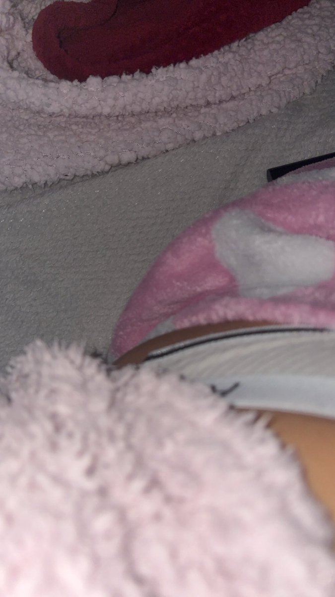 HenaH59's tweet photo. Nouveau compte mes toutou , qui dit nouveau compte dit cb en bouche en rampant dans mes dm 💸🐕

#domina #reine #moneyslave #soumis https://t.co/Inv4BpmQWf