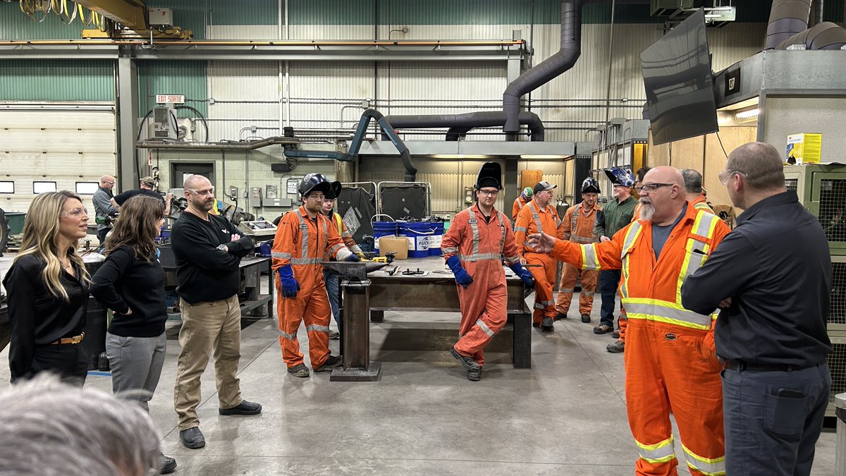 collegeboreal's tweet image. Un grand merci à #ValeBaseMetals pour ce don qui améliore la formation de nos étudiantes et étudiants, mais aussi pour l&apos;accueil en stage de ces derniers, ainsi que pour l’embauche de nos cohortes diplômées.
👉 tinyurl.com/4hfyxuw3
#MiningExcellence
#UnChoixQuiChangeTout
#ONfr
