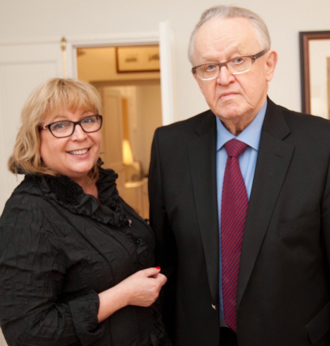 Haastattelin presidentti Ahtisaarta vuonna 2014. Hän kertoi, ettei koskaan mene neuvottelemaan pöytiin, joissa on Lavrov. Lavrov valehtelee kaikesta. Nobelin rauhanpalkinnon saajan painavaa puhetta.