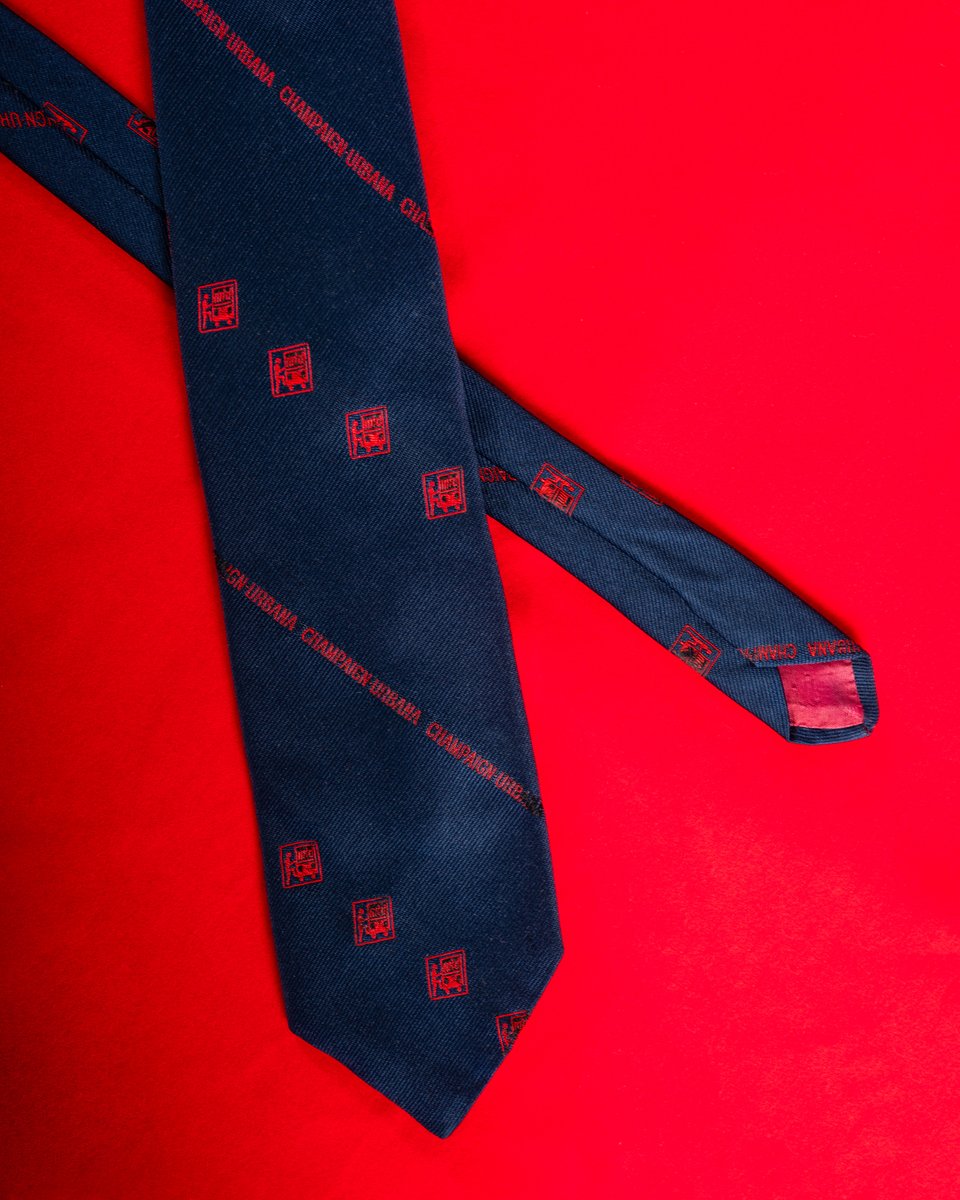 rideMTD's tweet image. MTD Time Machine 🕰️

Throwing it back to the days when our operators wore these iconic ties! This uniform staple, featuring a classic MTD logo &amp;amp; Champaign-Urbana lettering, was worn proudly by our team starting in 1971. 

#MTDTimeMachine #TransitHistory #ChampaignUrbana