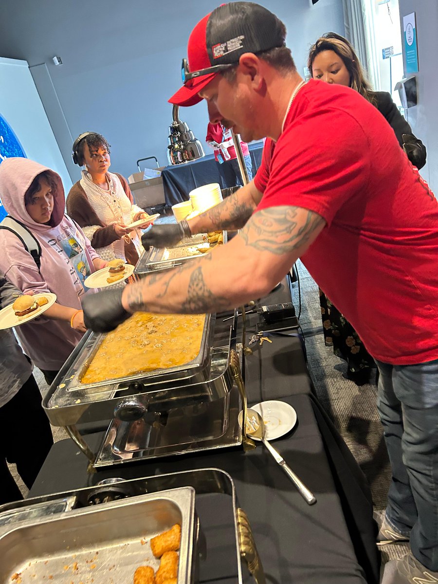 AEPOhio's tweet photo. What an amazing day of immersive STEAM education at @COSI's #ColorOfScience event! Our volunteers were proud to help keep 250+ students from 12 schools fueled & on schedule. Thanks to COSI for having us โ it was an honor to help support the next generation of STEAM leaders! ๐โจ https://t.co/X1W6iAwLq4