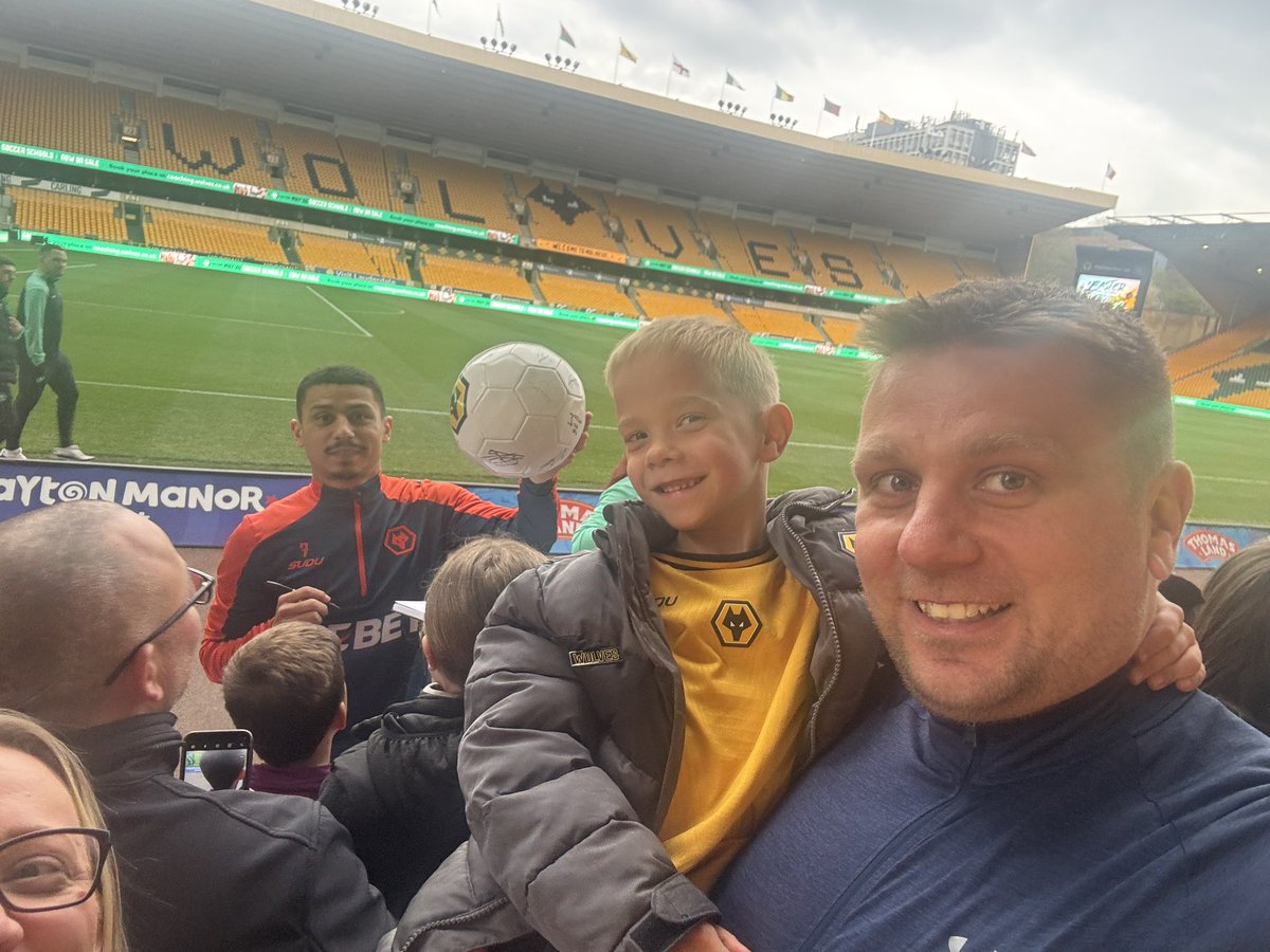 martevans_no1's tweet photo. Great afternoon making memories at the Golden Palace for the Young Wolves open training session. 

The little one getting to watch 3 Brazilian internationals train as if it’s normal. My dad took us to watch Wolves train on the old North Bank car park when I was his age. 

FWAW https://t.co/Q6sLbw8VmZ