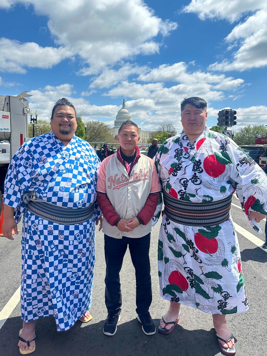JapanEmbDC_SPX's tweet photo. I had a great time at the @jas_wdc street festival! I was honored to help open the festival with the sake barrel ceremony. I met world-renowned sumo wrestlers, superstars of @npb &amp; @expo2025japan's mascot, MYAKU-MYAKU! I was glad to see so many people enjoying Japanese culture. https://t.co/oT57lMC7dY