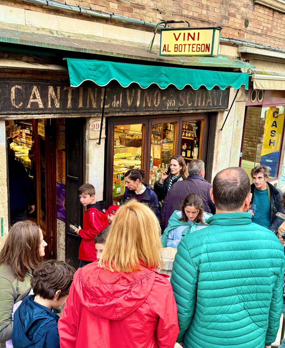 eatinglasvegas's tweet photo. In Madrid: tapas
San Sebastián: pinxtos 
Venice: cicchetti (chee-KEH-tee)
#smallplates #CantinaSchiavi 
#cicchetticrawl https://t.co/qpR0SwGtew
