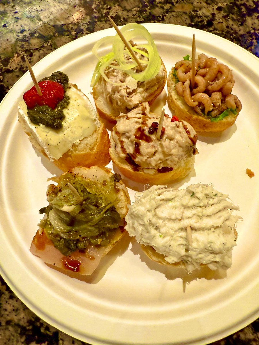 eatinglasvegas's tweet photo. In Madrid: tapas
San Sebastián: pinxtos 
Venice: cicchetti (chee-KEH-tee)
#smallplates #CantinaSchiavi 
#cicchetticrawl https://t.co/qpR0SwGtew