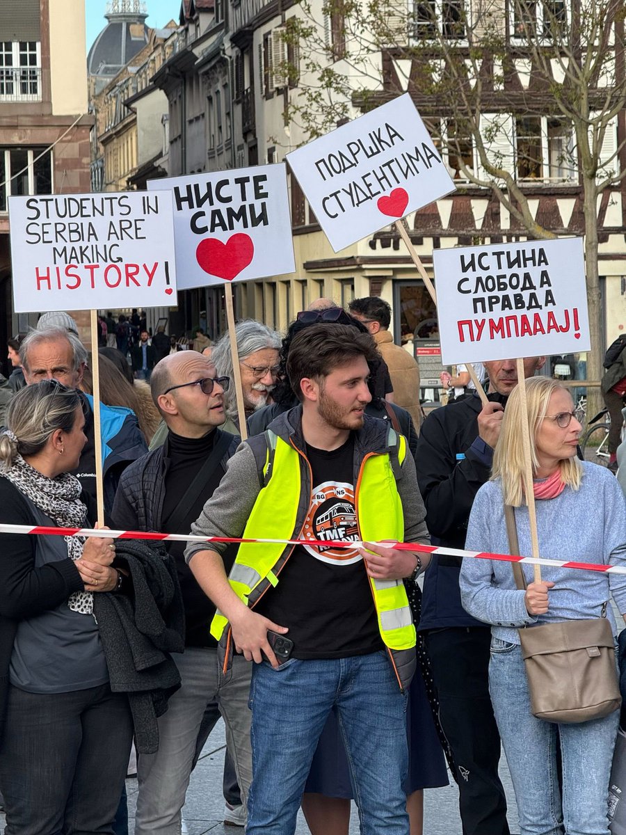 GordanBosanac's tweet photo. 🚲 studenti na biciklima stigli su u Strasbourg!

Nakon više od 1400 kilometara, donijeli su svoju borbu za pravdu i protiv korupcije ravno u srce Europe.

💚❤️ S ponosom sam ih dočekao. 

Njihova snaga nas inspirira — a njihova borba je i naša borba. https://t.co/cMf5VFtz7o