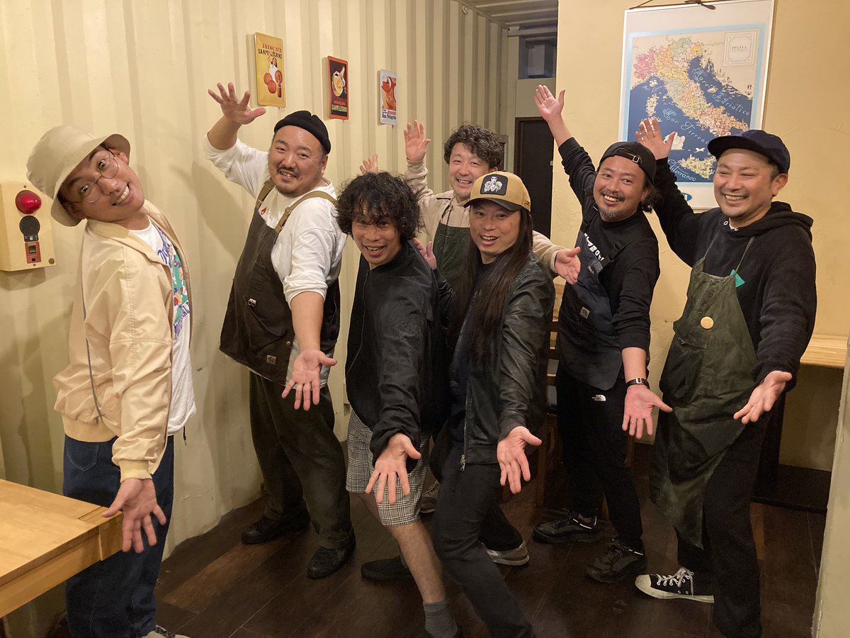 永友タロウ南九州ミニツアー4/12都城、ありがとうございました。僕がいま住んでいる街にタロウちゃんを招いてのライブだけど、僕も旅してる気分になった。
快く演奏させてくれた坂元食堂、O.A.を務めてくれた俺たちのカントリークラブデュエットのふたりありがとう。