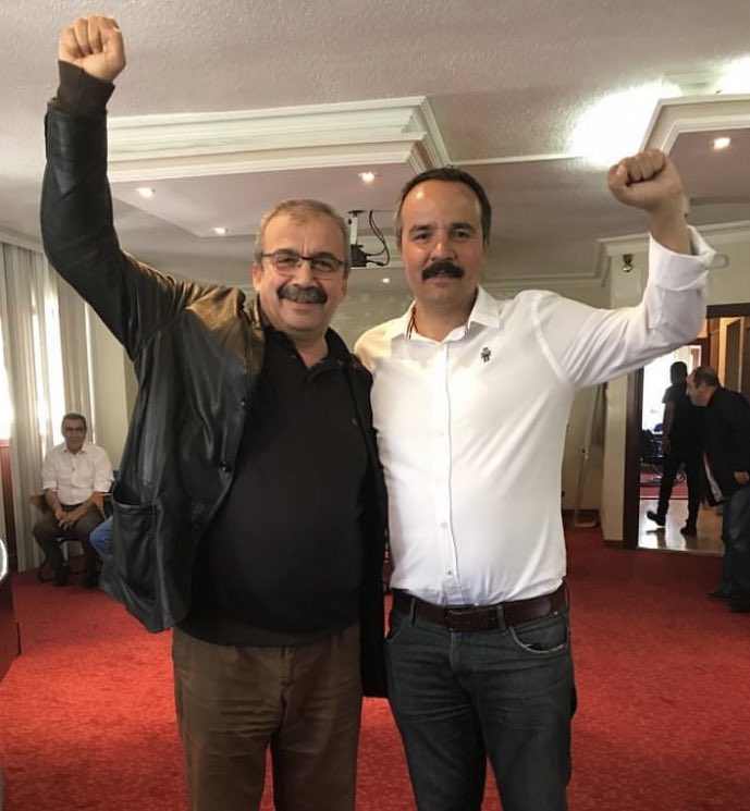 Geçirdiği kalp krizi sonucu hastaneye kaldırılan Sırrı Süreyya Önder’e acil şifalar diliyorum. Ben seçimde adayken, O, “Veli’nin sağ kolu olacağız” demişti. Biz de şimdi Sırrı ağabeyin kalbi olacağız.