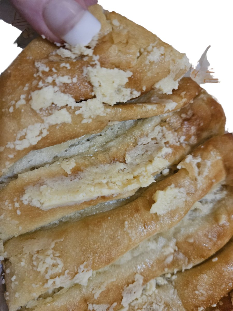 Almostapotato's tweet photo. @littlecaesars ordered LC today becuz I ❤️ crazy bread. The stuffed crust pizza was great but the crazy bread made me want to cry. One order was so skinny the bread was already dry &amp; the other one wasn't even crazy bread. https://t.co/lxTKySd266