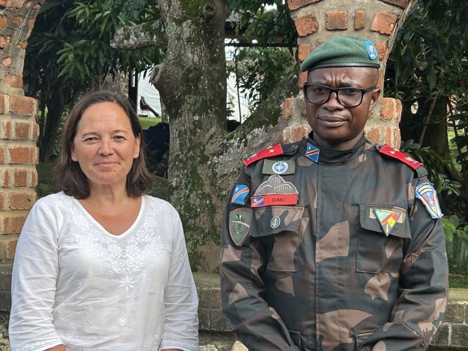 Dès mon arrivée à #Beni au #Nord_Kivu, j’ai rencontré le Gouverneur Evariste Somo, pour évoquer les défis de la province et les grandes priorités: humanitaire, sécuritaire, ainsi que le développement des infrastructures.

J’ai aussi rappelé le soutien de la Belgique.🤝

🇧🇪🇨🇩