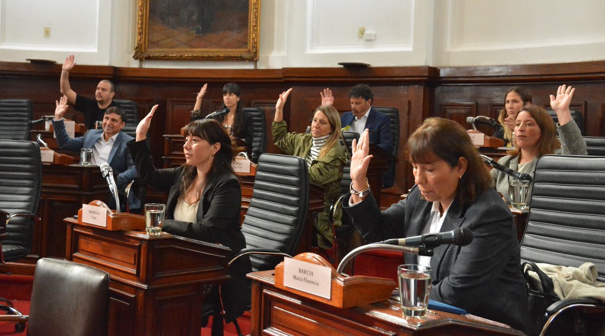 🏛 • Durante la jornada de hoy, realizamos la Sesión Especial Nº 3. 

Para conocer las distinciones aprobadas, ingresá a las últimas noticias de nuestra web 👇

concejodeliberante.laplata.gob.ar/publication/76