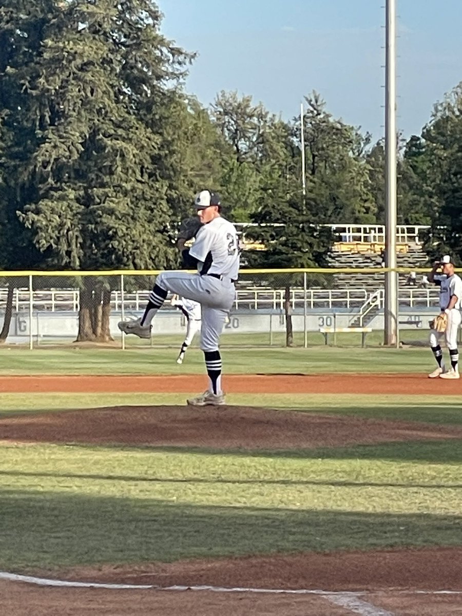 A stellar no-decision performance from <a href="/Nharding2023/">Nathan Harding</a> for Merced College against the dominating lineup from Fresno City. 6.1 IP, 2 K, 3 ER, 2 BB, 5H <a href="/bluedevilsbb1/">Blue Devils Baseball</a> <a href="/CBAStockon_trcy/">CBA Stockton-Tracy</a> <a href="/AtwaterBaseball/">Atwater Baseball</a>