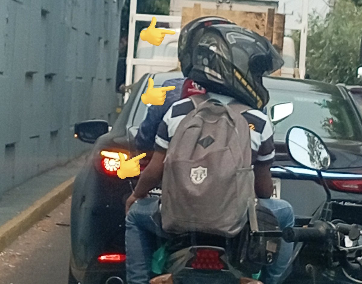 1 adulto y 2 menores en un vehículo para máximo 2 ocupantes y que estos sean mayores de 12 años. 🥺
Eso sí ¿responsablemente? los 3 llevan caso. 🤔
#Puebla