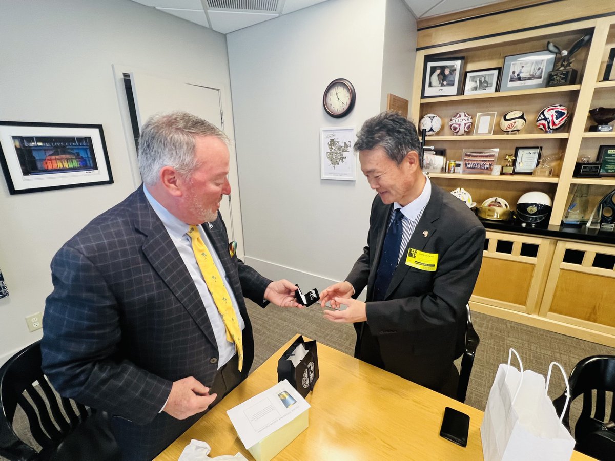4/15: CG Nakano met <a href="/orlandomayor/">Mayor Buddy Dyer</a> Dyer to express his gratitude for the mayor’s ongoing support in promoting economic and people to people exchanges between Japan - Orlando, and exchanged views on how to advance these relationships in areas like the space industry. #orlandojapan