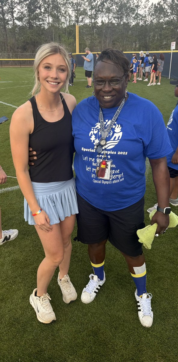 SatcherFelts10's tweet photo. Last two weeks: Leadoff ๐ฃโs 3 and 4, snagged a shoe string catch on the edge of the infield and had the best time volunteering at the Special Olympics. #grindingwithapurpose @CESC_Drotar @WoffordSoftball @MaxPreps https://t.co/e9jE37klBt