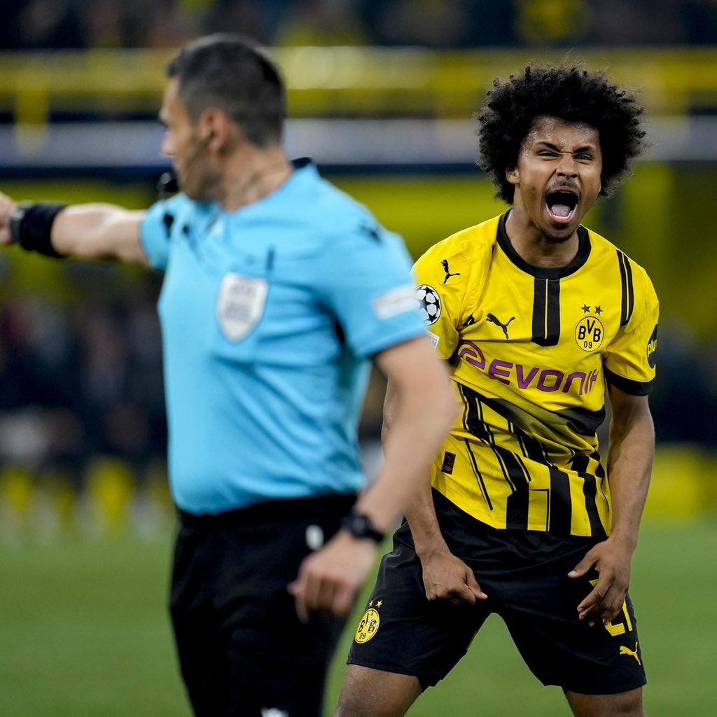 UniversDortmund's tweet photo. Fin du match et du parcours en LDC 🔴

Victoire 3-1 du Borussia face au Barca qui était invaincu depuis décembre. 

Fiers des gars aujourd’hui, Serhou Guirassy saison immense en LDC. ⭐️

Retour à l’horrible Bundesliga maintenant 

On espère revenir la saison prochaine https://t.co/EFKQbE1huH